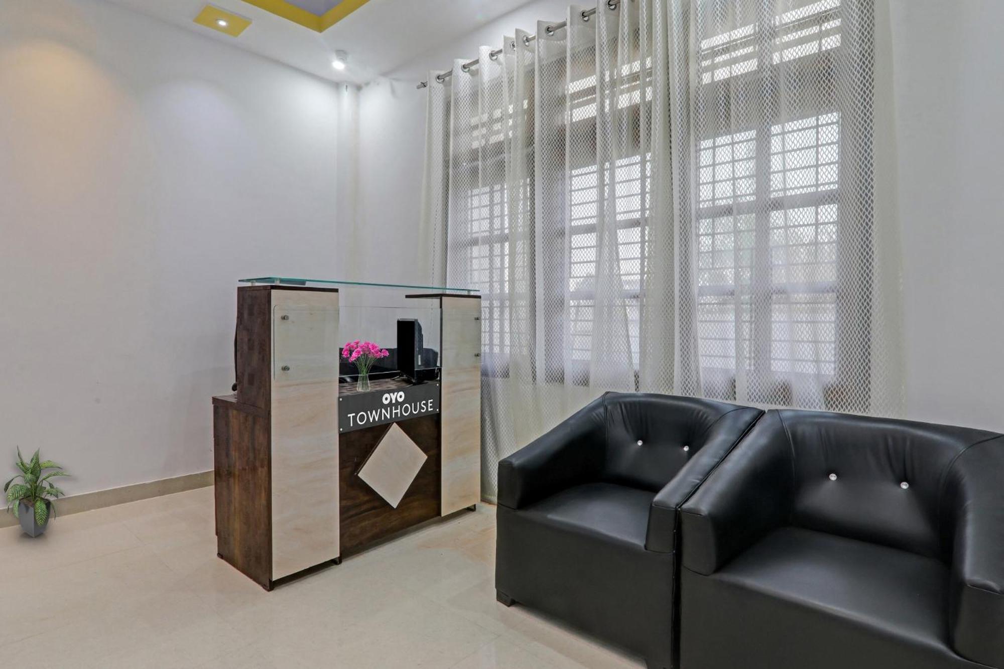 Townhouse Relax Inn Chinhat Экстерьер фото